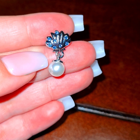 Seashell Charm - Picture 4 of 5